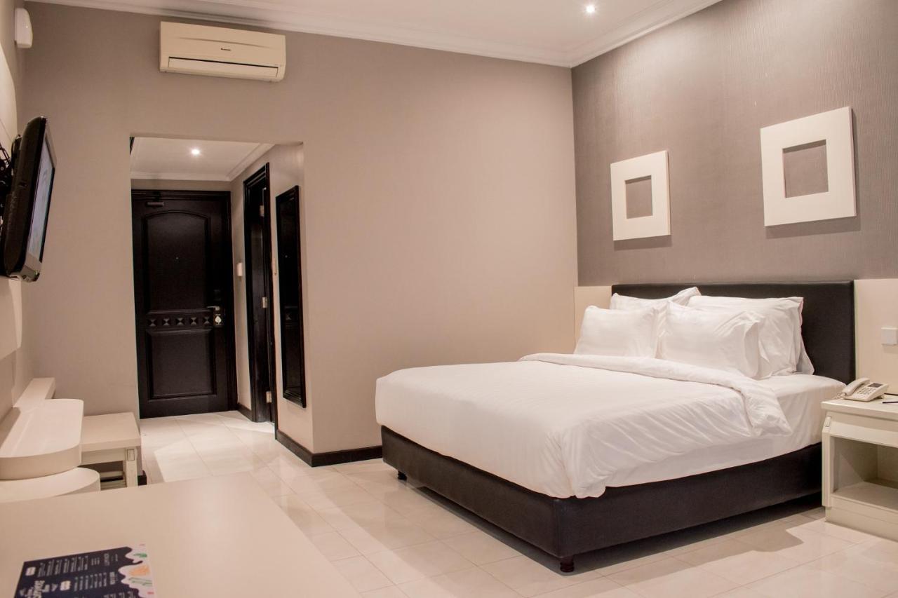 Luminor Hotel Jember By Wh المظهر الخارجي الصورة