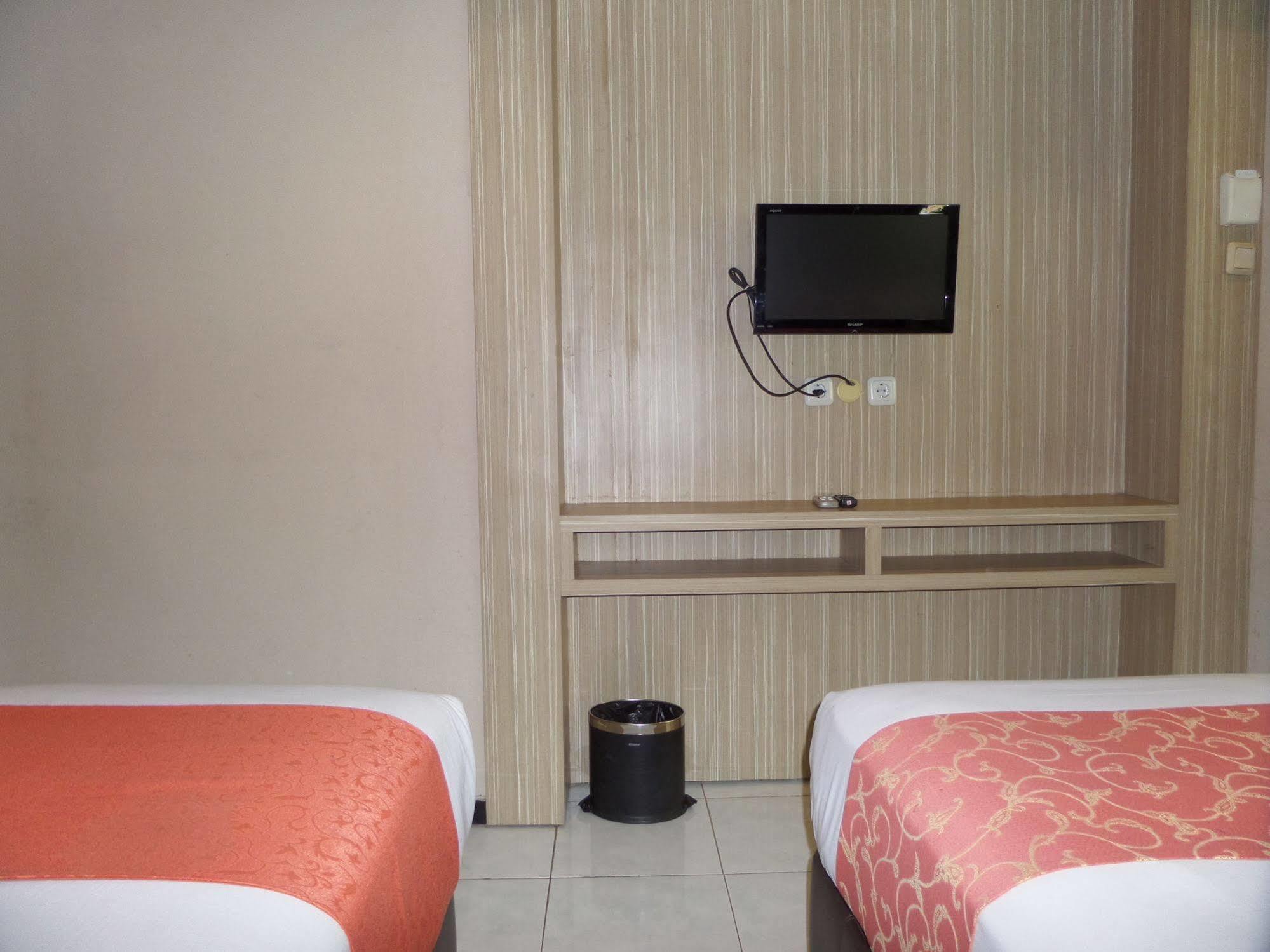 Luminor Hotel Jember By Wh المظهر الخارجي الصورة