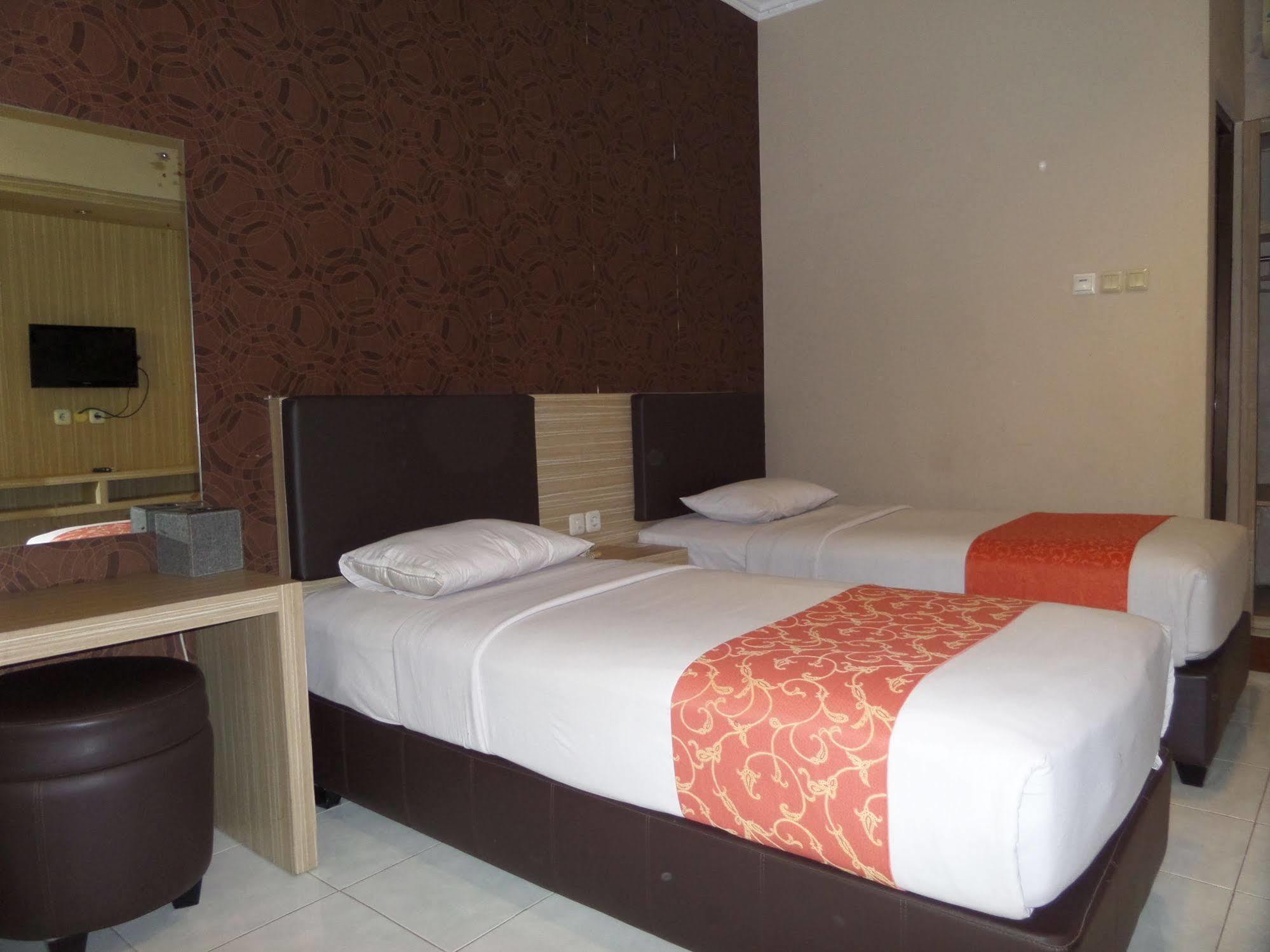 Luminor Hotel Jember By Wh المظهر الخارجي الصورة